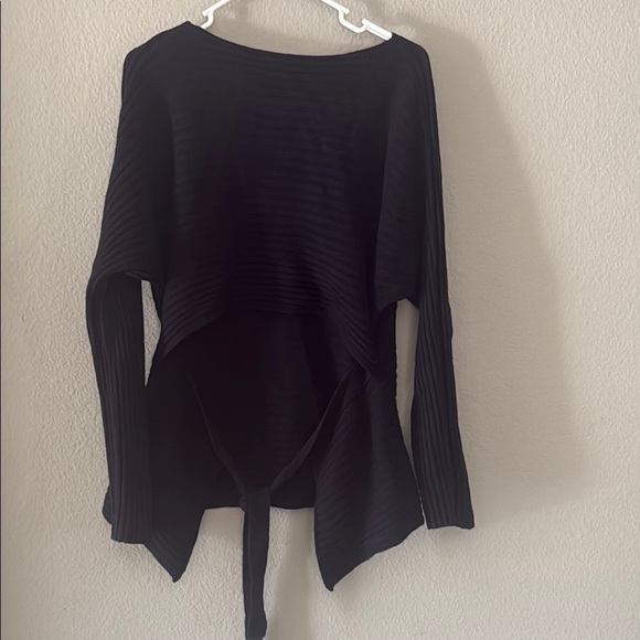 Vince Black Crew Neck Sweater with Relaxed Fit cutout back Lagenlook - Picture 8 of 12